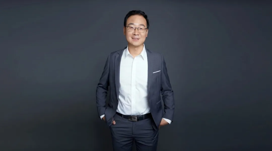 对话Zoho COO夏海峰:“AI+”已是智能升级必选项,但需防止被
