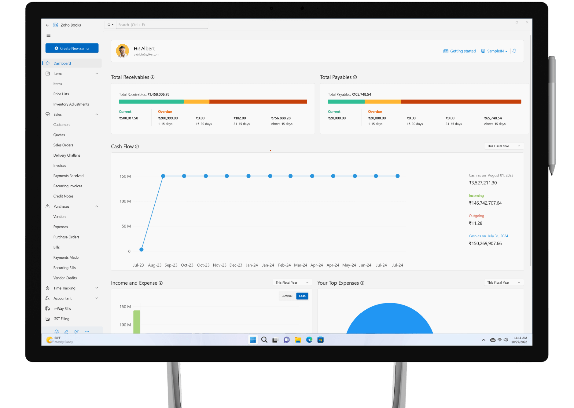 ZOHO Books 仪表板的桌面视图