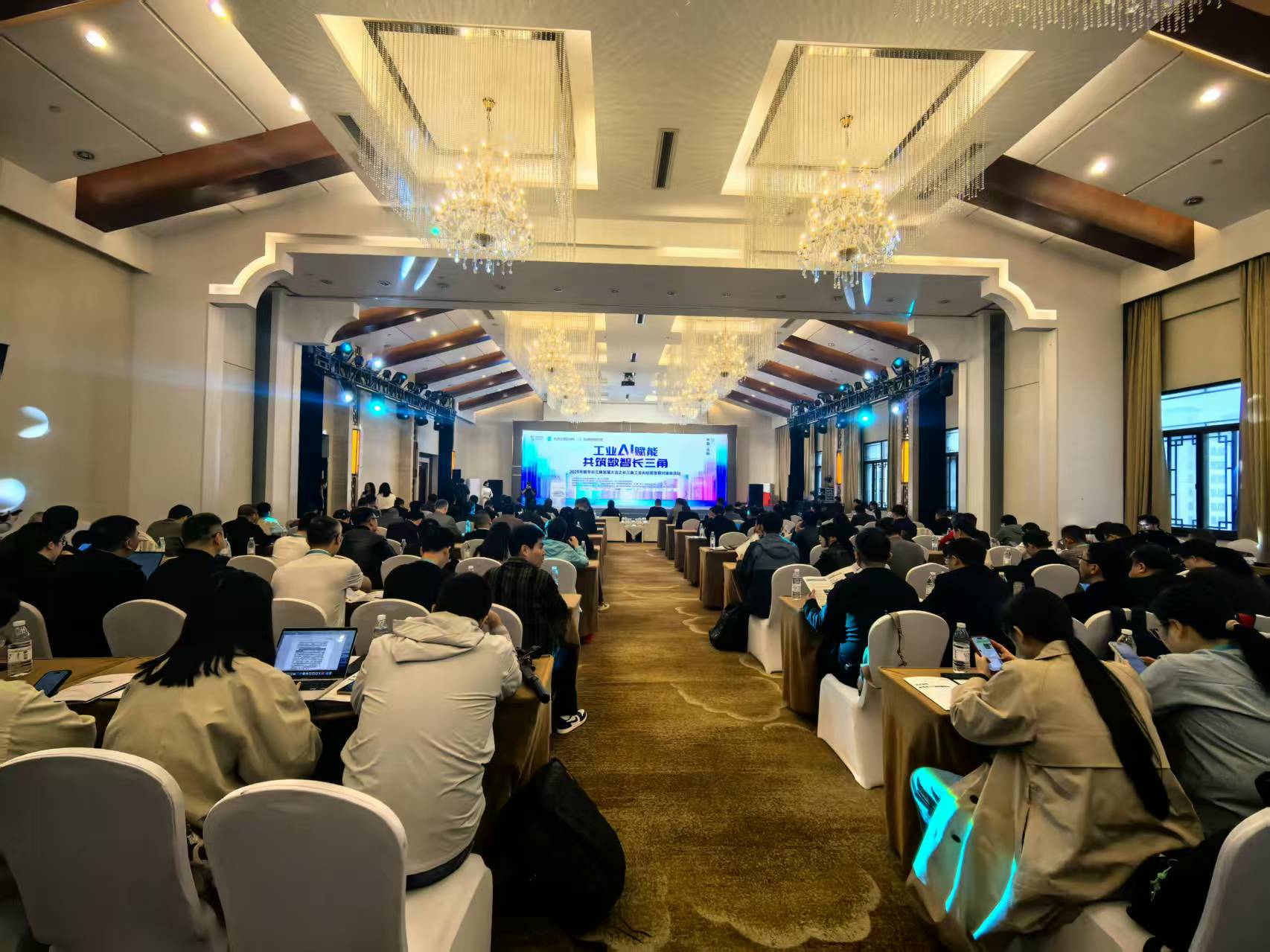 实力认证！Zoho 入围长三角 AI 服务商资源池，共探工业 AI 落地新路径