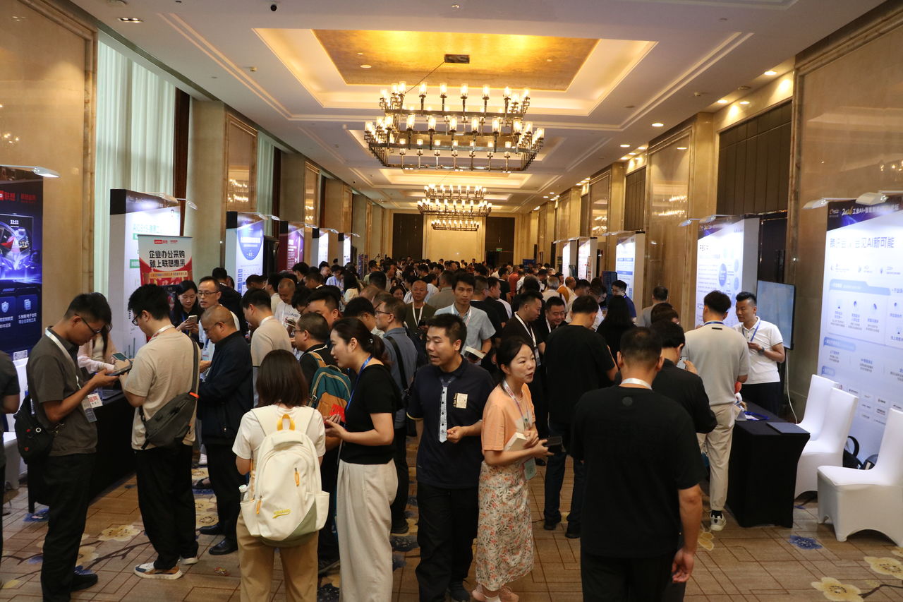 Zoho 亮相 2026 工业 AI + 智能制造（西南）论坛，一体化方案助力西南智造升级