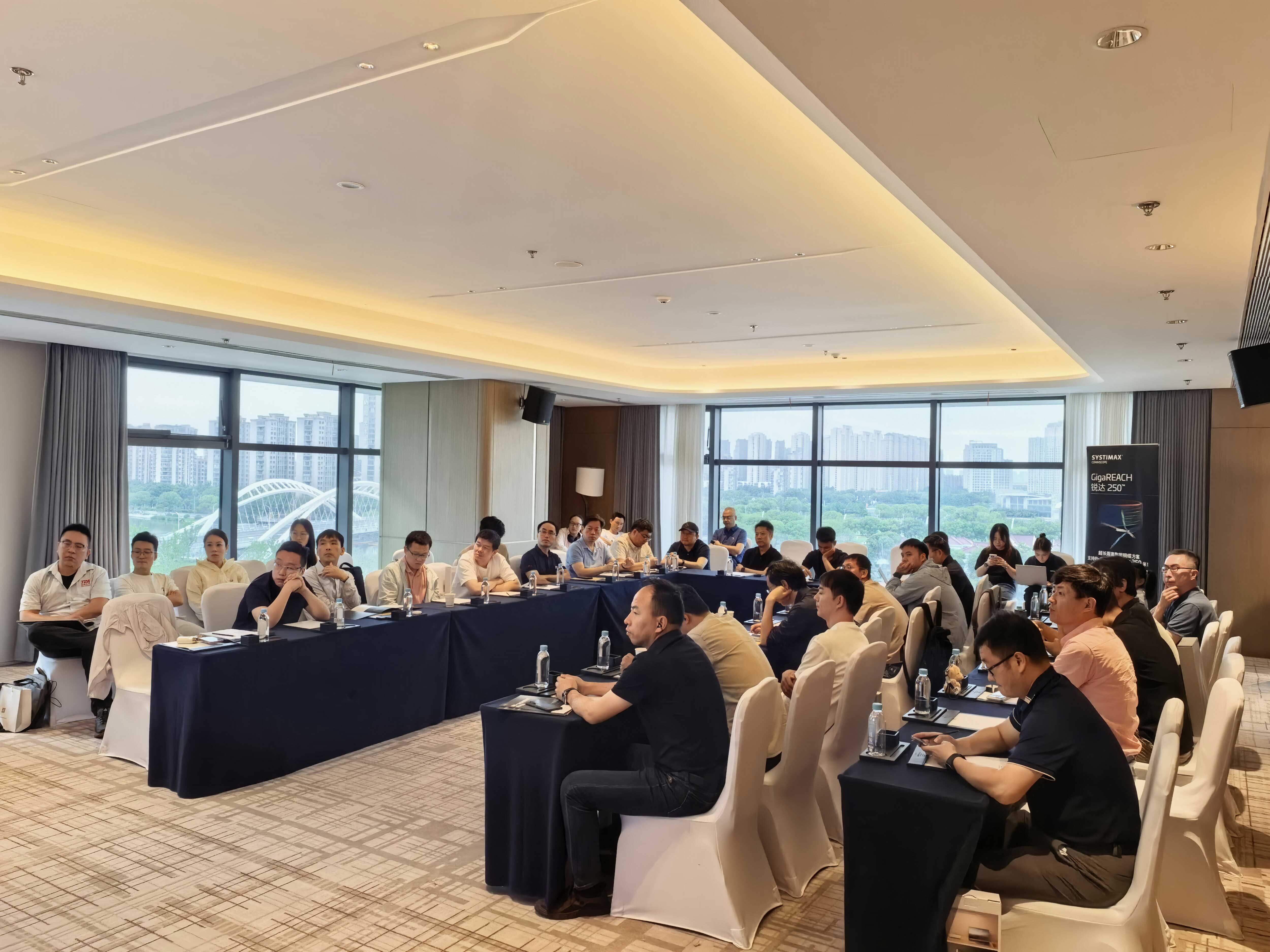 智启出海新路径｜Zoho 亮相苏州 CIO 智行社，分享 AI 全球化运营方案”难题